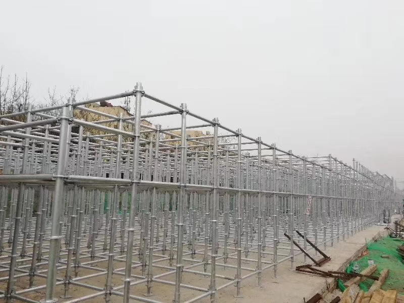 搭建腳手架橫向掃地桿與縱向掃地桿時(shí)，怎么設(shè)置好？ (圖1)